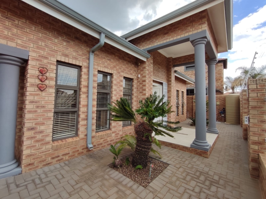 2 Bedroom Property for Sale in Flamwood North West